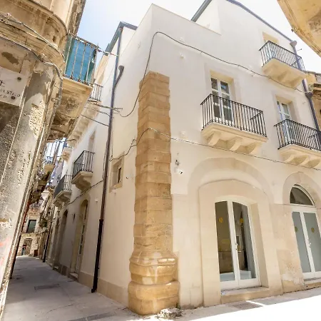 Ortigia Boutique Palace شقة فندقية *